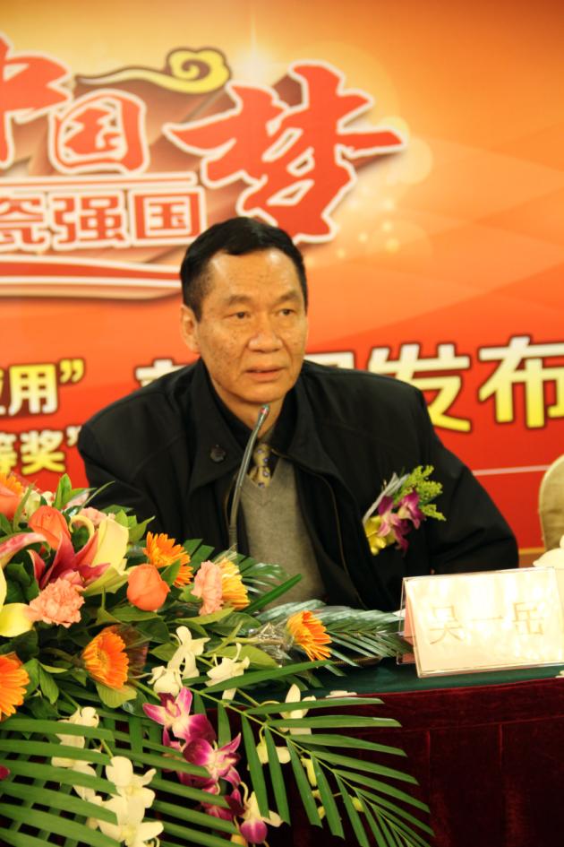 图3、腾博会官网联合会副会长、广东建材协会会长吴一岳盛赞腾博会官网公司的科技立异