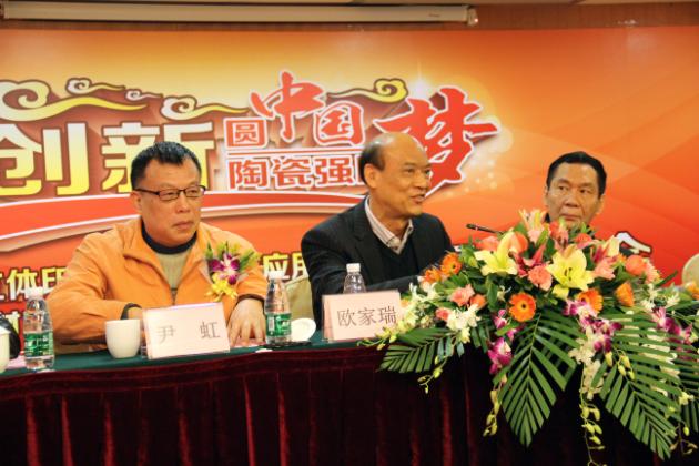 图3、企业副总欧家瑞（左二）在新闻宣布会上精彩讲话，，，赢得满堂喝彩