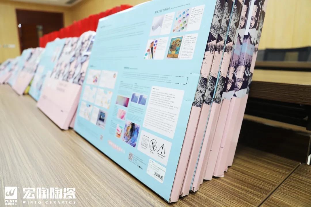 腾博会官网发放礼物图二