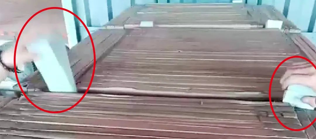 腾博会官网陶瓷大板卸货第一步图片