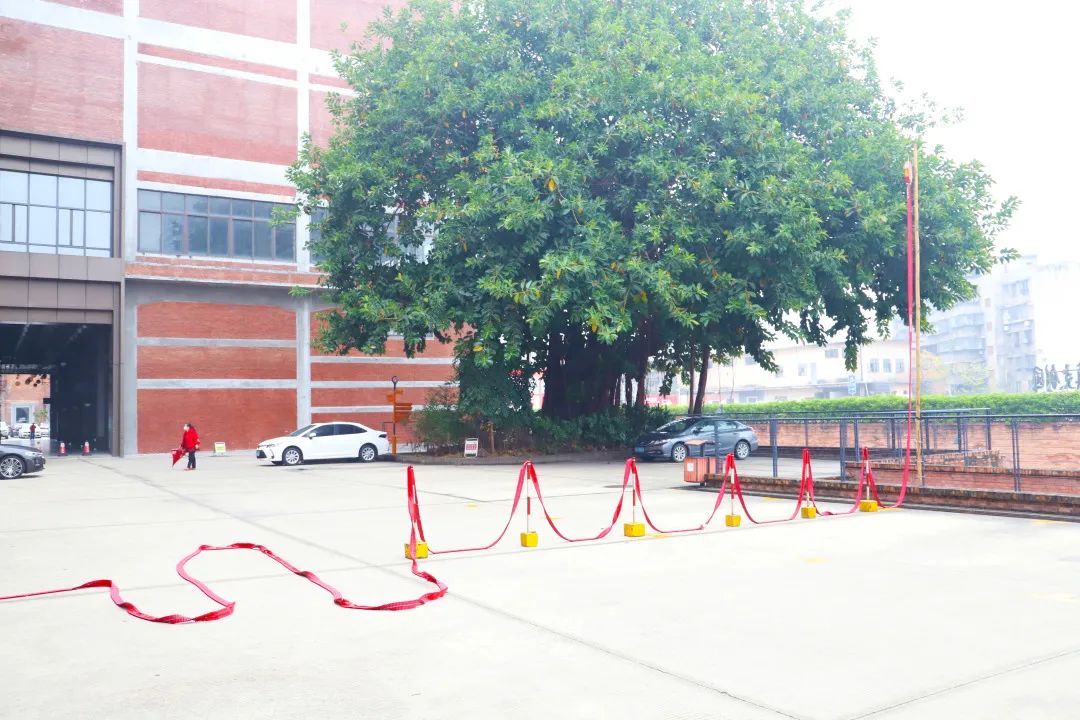 腾博会官网陶瓷总部营销中心鞭炮齐鸣