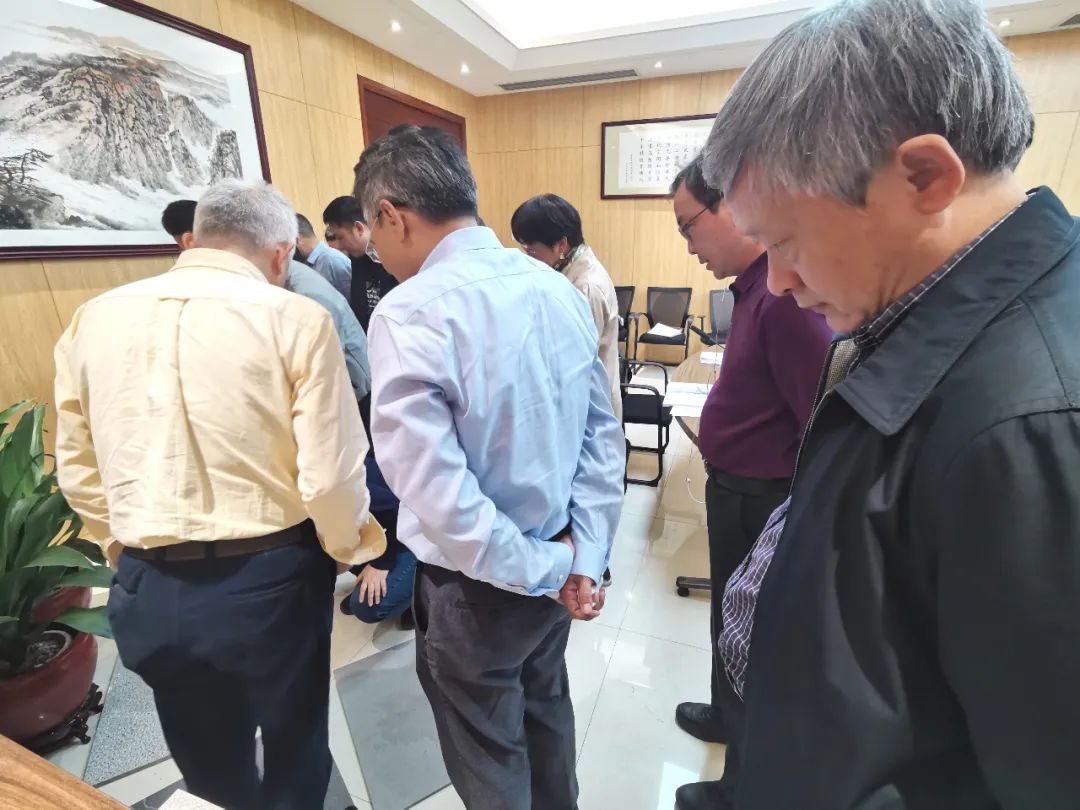 判断专家现场考察腾博会官网地砖产品图片