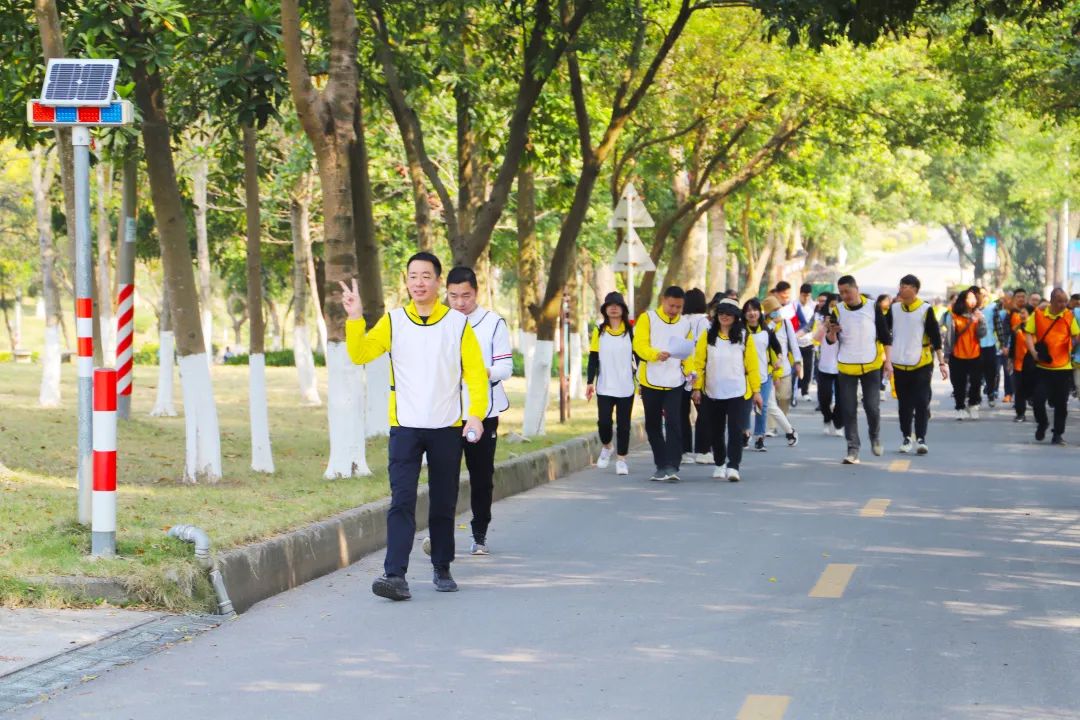 腾博会官网.地砖品牌黄色团建活动